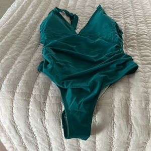NWT Cupshe one piece green bathing suit